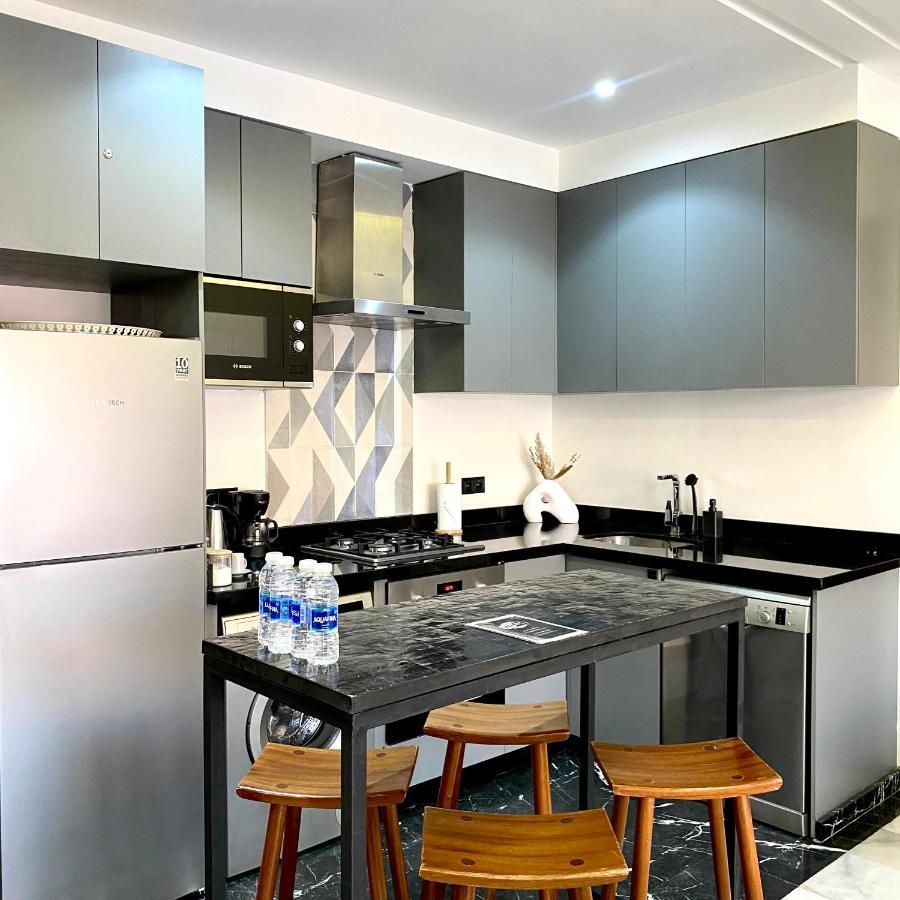 Rooftop Pool, Bright & Cozy Apartment In City Center Marrakesh Bagian luar foto