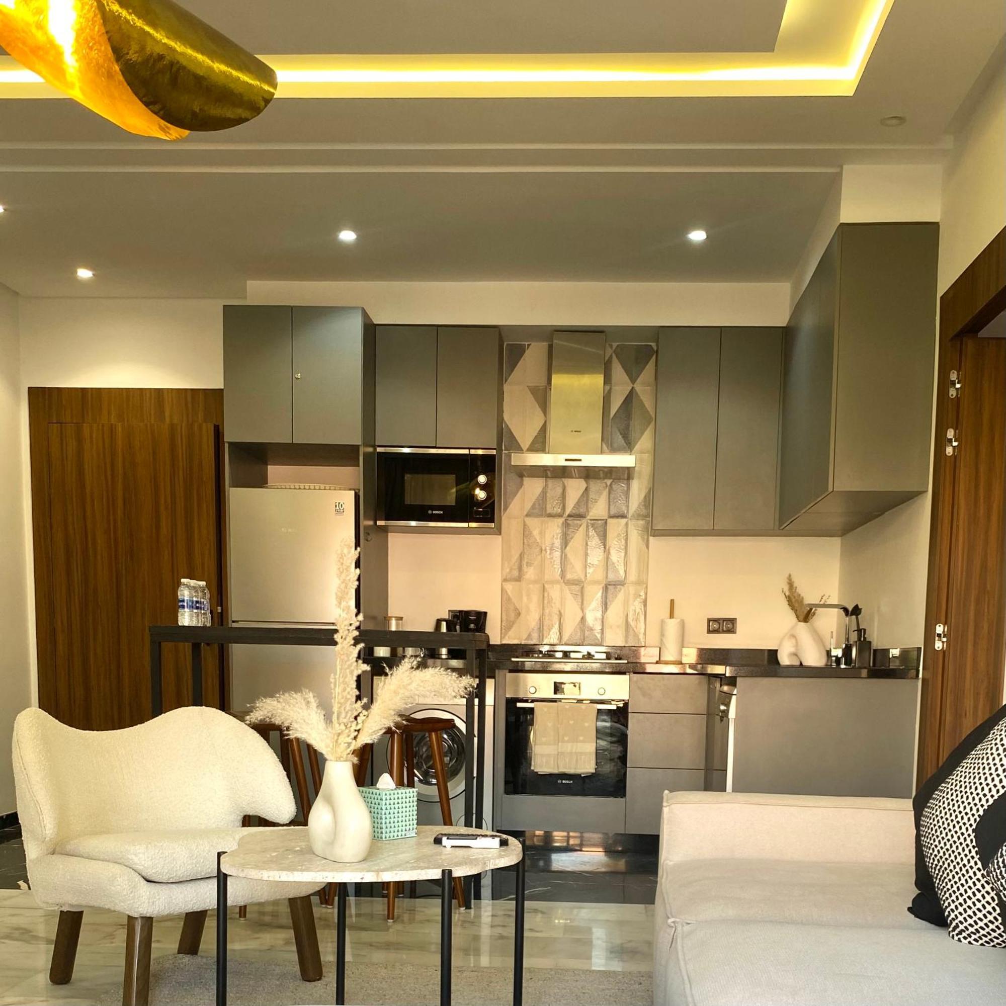 Rooftop Pool, Bright & Cozy Apartment In City Center Marrakesh Bagian luar foto